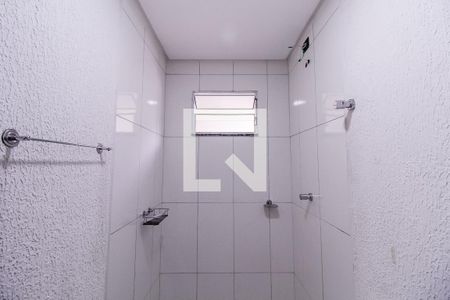 Banheiro de kitnet/studio para alugar com 1 quarto, 39m² em Jardim Dona Sinha, São Paulo