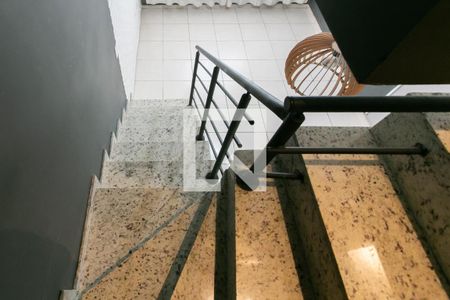 Casa de condomínio à venda com 72m², 2 quartos e 2 vagas Casa de condomínio à venda com 72m², 2 quartos e 2 vagasEscada