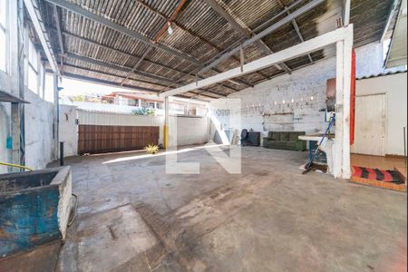 Casa à venda com 199m², 2 quartos e 4 vagasSalão 