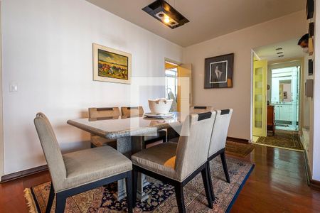 Sala de apartamento à venda com 2 quartos, 90m² em Cerqueira César, São Paulo