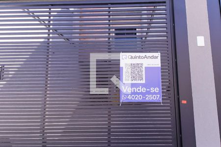 Casa à venda com 180m², 3 quartos e 2 vagas Casa à venda com 180m², 3 quartos e 2 vagasPlaquinha