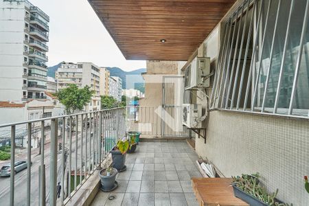 Apartamento à venda com 110m², 2 quartos e 1 vagaSala Varanda