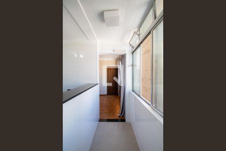 Apartamento à venda com 60m², 2 quartos e 1 vagaÁrea de serviço