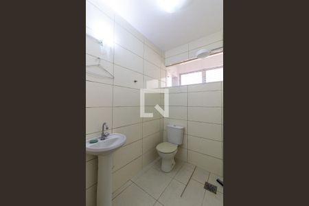 Banheiro de kitnet/studio para alugar com 1 quarto, 38m² em Caiçara, Praia Grande
