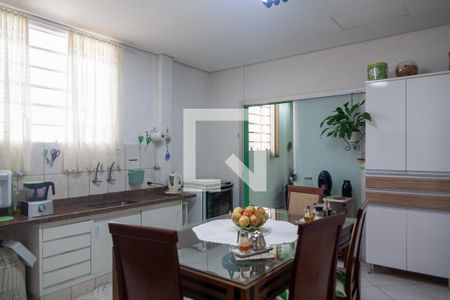 Casa à venda com 302m², 4 quartos e 2 vagasCozinha