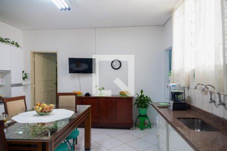 Casa à venda com 302m², 4 quartos e 2 vagasCozinha