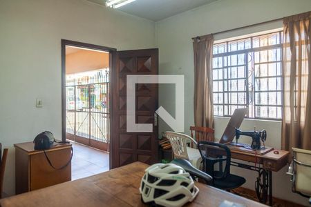 Casa à venda com 302m², 4 quartos e 2 vagasQuarto 3