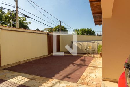 Casa à venda com 432m², 4 quartos e 4 vagas Casa à venda com 432m², 4 quartos e 4 vagasFachada