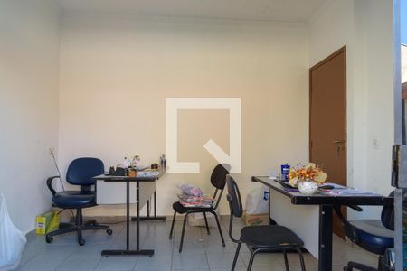 Casa à venda com 432m², 4 quartos e 4 vagas Casa à venda com 432m², 4 quartos e 4 vagasEscritório