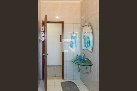 Casa à venda com 432m², 4 quartos e 4 vagas Casa à venda com 432m², 4 quartos e 4 vagasBanheiro