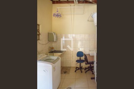 Casa à venda com 432m², 4 quartos e 4 vagas Casa à venda com 432m², 4 quartos e 4 vagasÁrea de Serviço