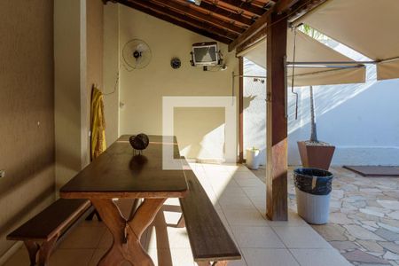 Casa à venda com 432m², 4 quartos e 4 vagas Casa à venda com 432m², 4 quartos e 4 vagasChurrasqueira