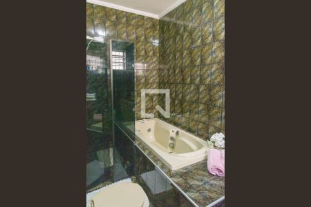 Casa à venda com 432m², 4 quartos e 4 vagas Casa à venda com 432m², 4 quartos e 4 vagasBanheiro da Suíte 1