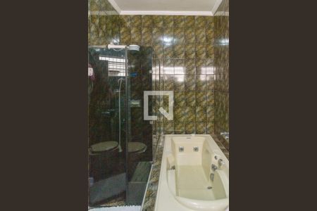 Casa à venda com 432m², 4 quartos e 4 vagas Casa à venda com 432m², 4 quartos e 4 vagasBanheiro da Suíte 1