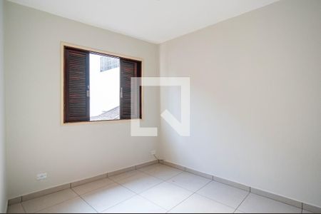 Quarto 1 de casa para alugar com 2 quartos, 50m² em Vila Iório, São Paulo