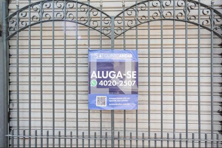 Plaquinha de casa para alugar com 2 quartos, 50m² em Vila Iório, São Paulo