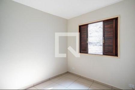 Quarto 1 de casa para alugar com 2 quartos, 50m² em Vila Iório, São Paulo