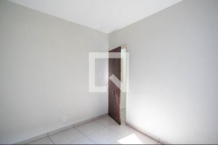 Quarto 1 de casa para alugar com 2 quartos, 50m² em Vila Iório, São Paulo