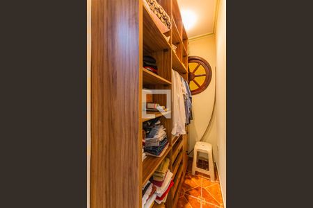 Casa para alugar com 325m², 3 quartos e 2 vagas Casa para alugar com 325m², 3 quartos e 2 vagasCloset da Suite 3