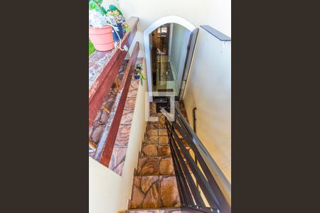 Casa para alugar com 325m², 3 quartos e 2 vagas Casa para alugar com 325m², 3 quartos e 2 vagasEscada Varanda da Frente