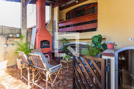 Casa para alugar com 325m², 3 quartos e 2 vagas Casa para alugar com 325m², 3 quartos e 2 vagasVaranda da Frente
