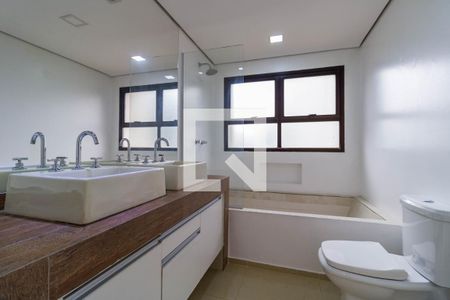 Apartamento à venda com 213m², 3 quartos e 4 vagasBanheiro Quarto 3