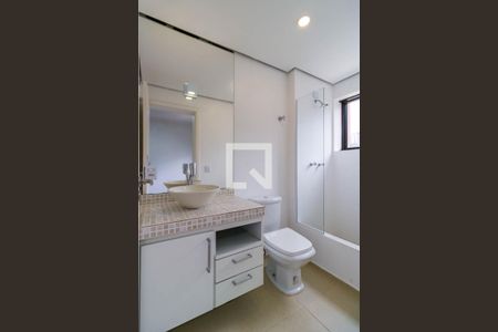 Apartamento à venda com 213m², 3 quartos e 4 vagasBanheiro Quarto 2