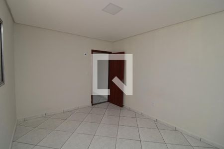Suite de casa para alugar com 2 quartos, 155m² em Jardim Sílvia Maria, São Paulo
