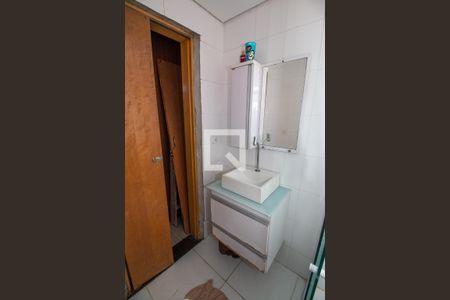 Casa à venda com 130m², 3 quartos e 2 vagasBanheiro suite