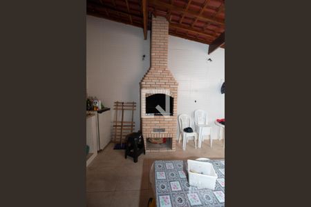 Casa à venda com 130m², 3 quartos e 2 vagasQuintal com Churrasqueira