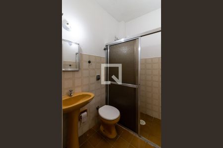 Banheiro de kitnet/studio para alugar com 1 quarto, 52m² em Canto do Forte, Praia Grande