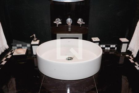 Casa à venda com 335m², 7 quartos e 2 vagasBanheiro 2