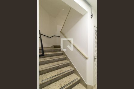 Apartamento à venda com 48m², 1 quarto e sem vagaEscada