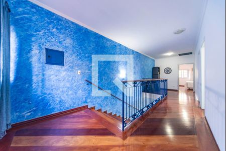 Casa à venda com 380m², 3 quartos e 8 vagas Casa à venda com 380m², 3 quartos e 8 vagasHall da Escada