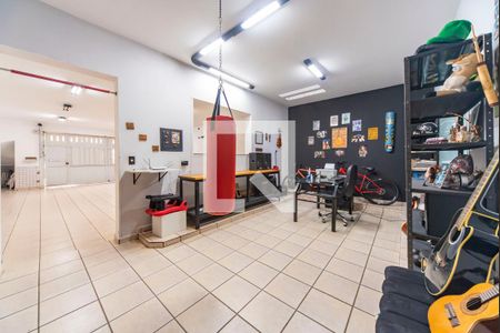 Casa à venda com 380m², 3 quartos e 8 vagas Casa à venda com 380m², 3 quartos e 8 vagasQuarto da Garagem