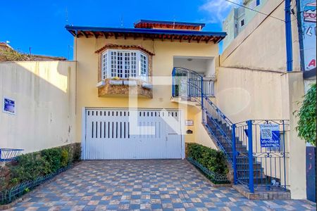 Casa à venda com 380m², 3 quartos e 8 vagas Casa à venda com 380m², 3 quartos e 8 vagasFachada