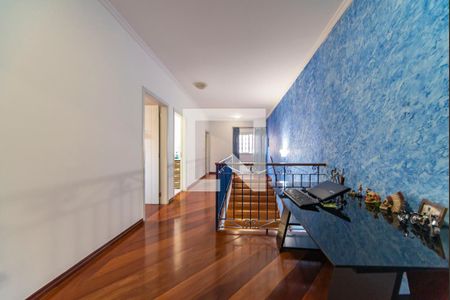 Casa à venda com 380m², 3 quartos e 8 vagas Casa à venda com 380m², 3 quartos e 8 vagasHall da Escada