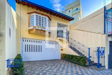 Casa à venda com 380m², 3 quartos e 8 vagas Casa à venda com 380m², 3 quartos e 8 vagasFachada