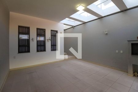 Casa à venda com 140m², 3 quartos e 2 vagasGaragem