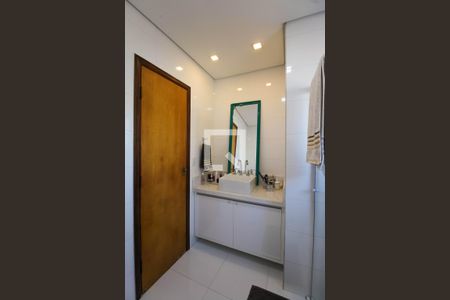 Casa à venda com 140m², 3 quartos e 2 vagasBanheiro da Suíte