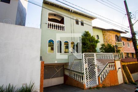 Casa à venda com 5m², 3 quartos e 5 vagas Casa à venda com 5m², 3 quartos e 5 vagasFachada