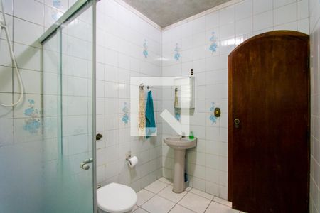Casa à venda com 5m², 3 quartos e 5 vagas Casa à venda com 5m², 3 quartos e 5 vagasBanheiro social