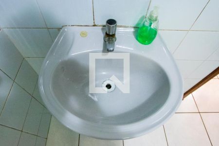 Casa à venda com 5m², 3 quartos e 5 vagas Casa à venda com 5m², 3 quartos e 5 vagasBanheiro social