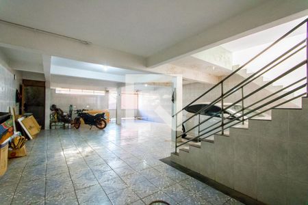 Casa à venda com 5m², 3 quartos e 5 vagas Casa à venda com 5m², 3 quartos e 5 vagasGaragem