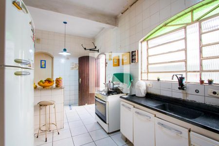 Casa à venda com 5m², 3 quartos e 5 vagas Casa à venda com 5m², 3 quartos e 5 vagasCozinha