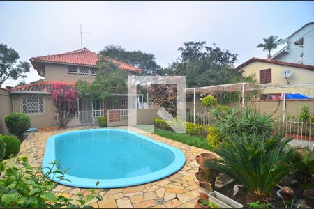 Área Externa de casa à venda com 4 quartos, 153m² em Harmonia, Canoas