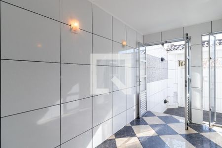 Casa à venda com 70m², 2 quartos e 2 vagasEntrada