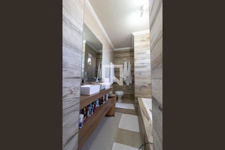 Casa à venda com 250m², 3 quartos e 2 vagasBanheiro Suíte 1