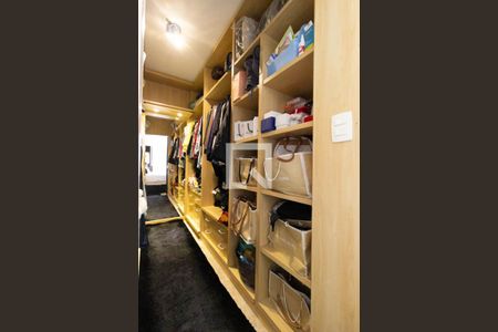 Casa à venda com 250m², 3 quartos e 2 vagasSuíte 1