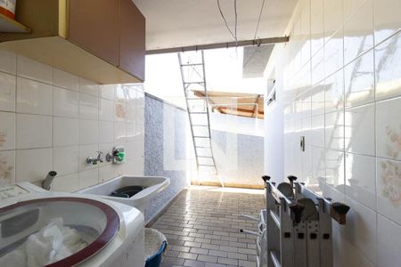 Casa à venda com 250m², 3 quartos e 2 vagasÁrea de serviço